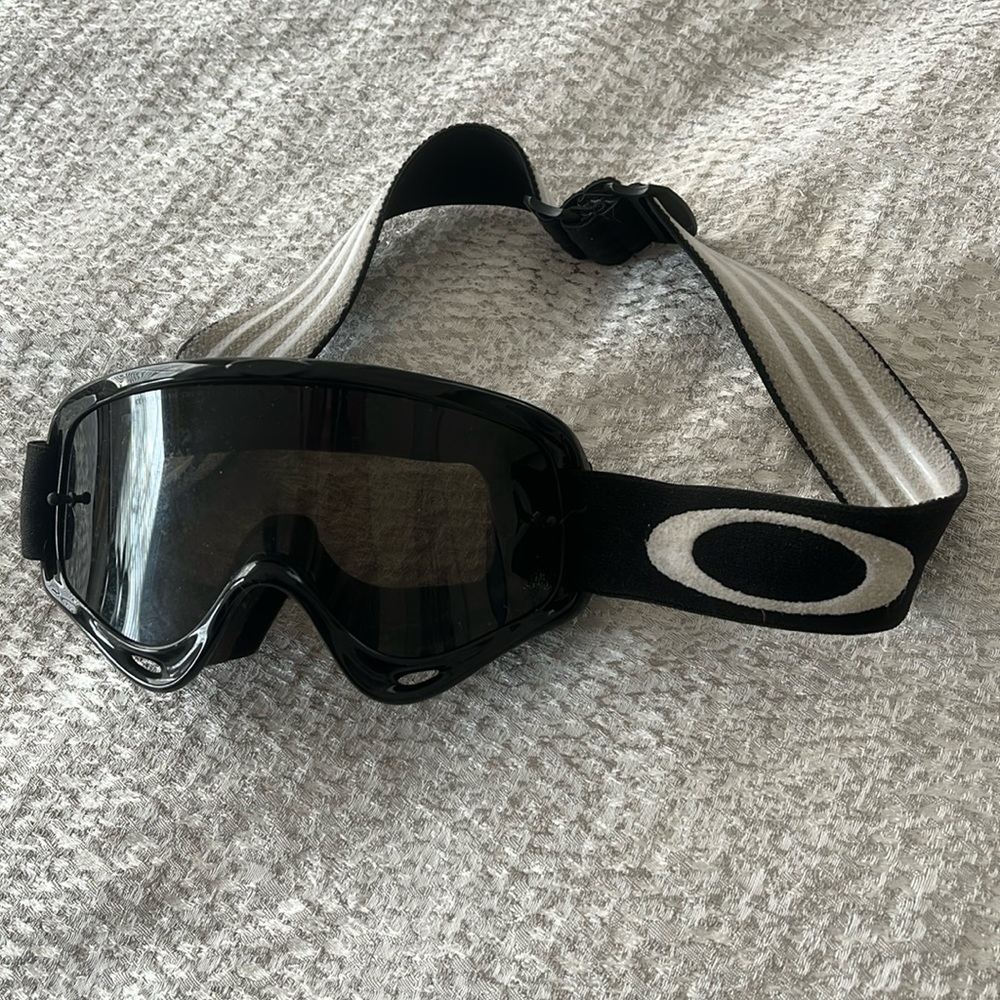 Oakley Ski/Snowboarding goggles